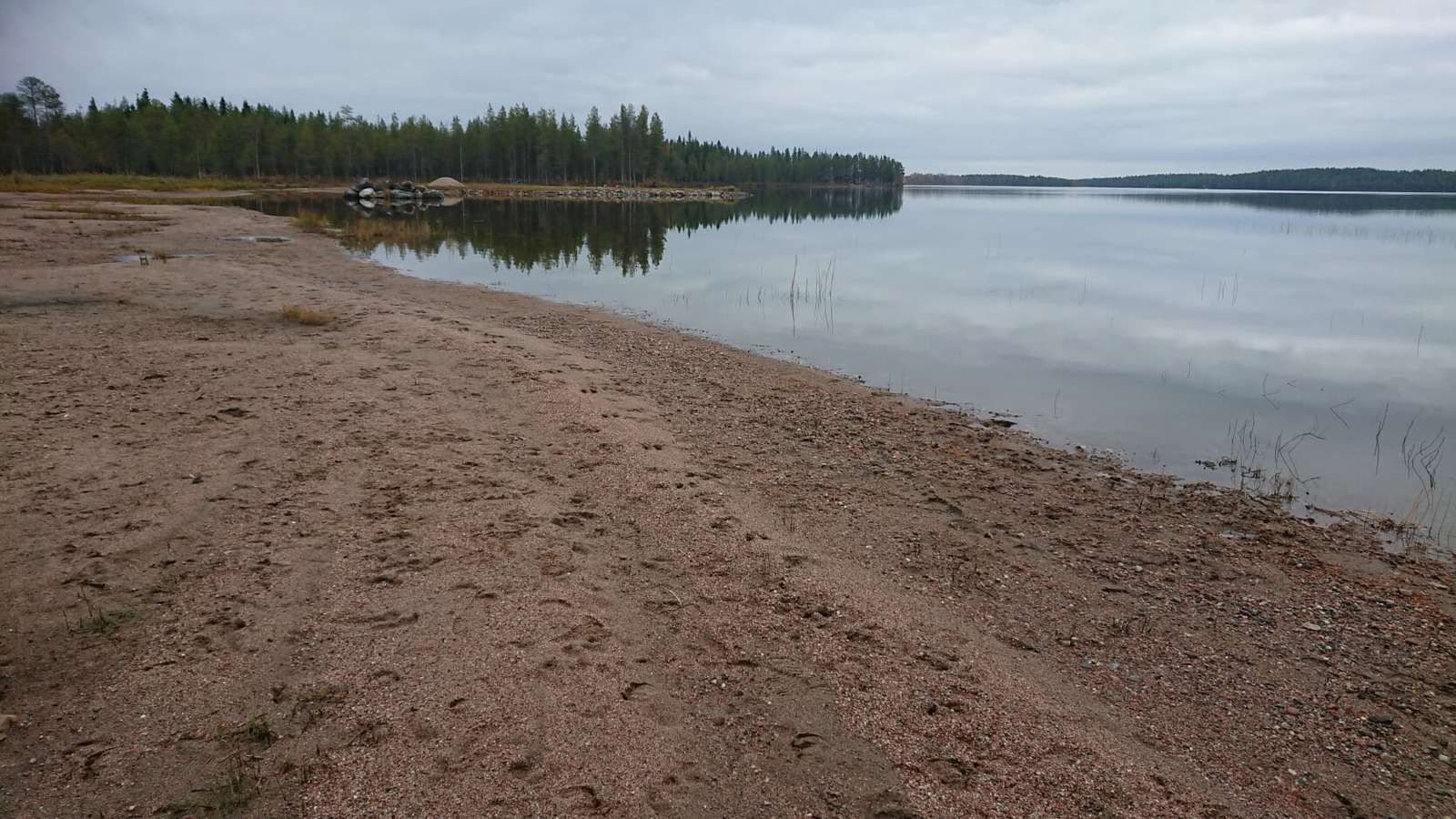 Rantatontti - lake shore plot Kuusamo Airisniementie 13 - LKV Rantamökki Oy